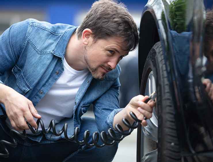 Comment gonfler ses pneus de voiture First Stop