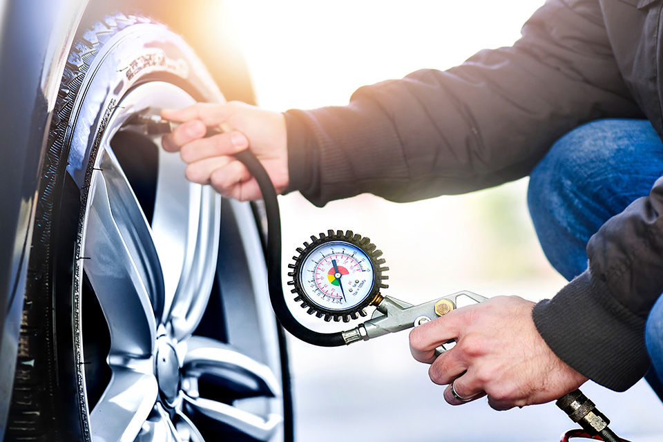 Gonflage et pression des pneus : les conseils First Stop