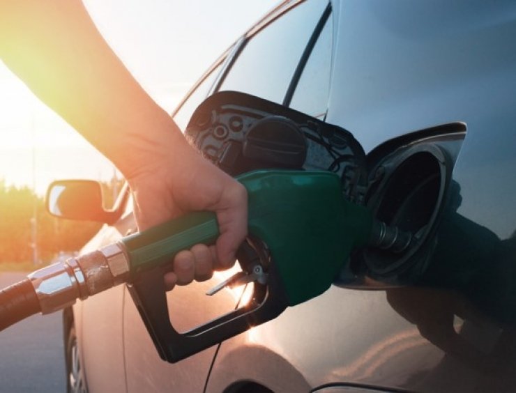 Voiture confinée : Profitez de la baisse des prix du carburant pour faire le plein !