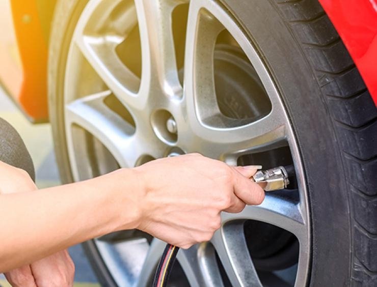 Que puis-je faire pour éviter d’endommager les pneus ?